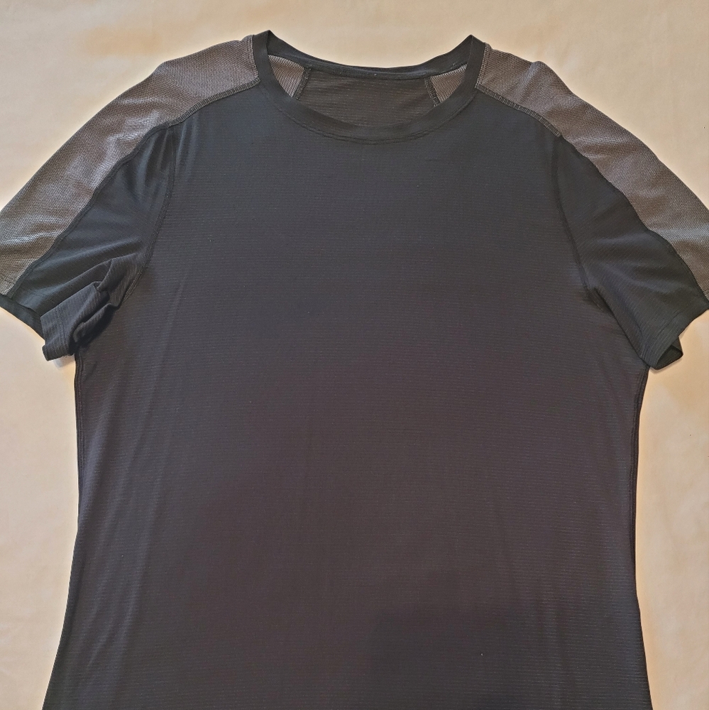 Lululemon Mens Short Sleeve Shirt - Large - Black Gray - Athletic Lightweight